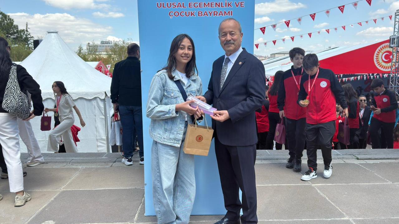 Afyonkarahisarlı Öğrenci TBMM Projesinde Türkiye Finaline Kaldı