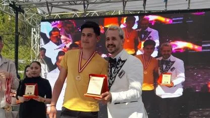 Afyonlu Genç Kuaförden Büyük Başarı Türkiye 8'ncisi Oldu