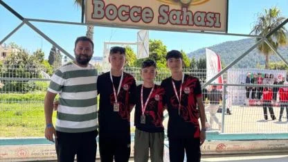 Afyonlu öğrencilerden büyük başarı: Karaaslan Ortaokulu Türkiye üçüncüsü oldu