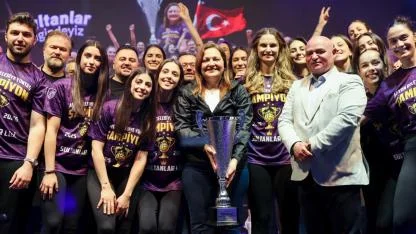 Afyon’un Sultanları Kürsüde: Şampiyonluk Kupası Havaya Kalktı