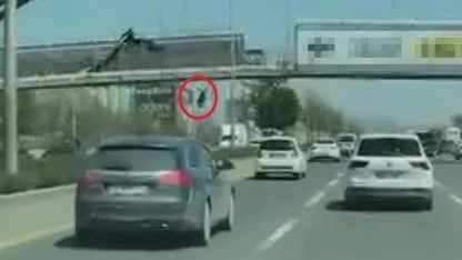 Ankara’da Üst Geçitte Feci Kaza: Afiş Asarken Düşen İşçi Otomobilin Altında Kalarak Hayatını Kaybetti