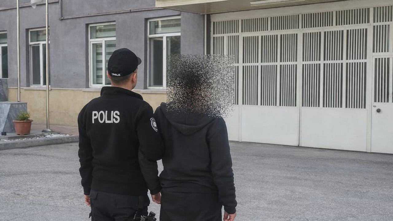 Aranan Hükümlü Afyon’da Kıskıvrak Yakalandı