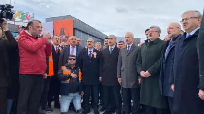 Bakan Uraloğlu Emirdağ’da Coşkulu Kalabalık Tarafından Karşılandı