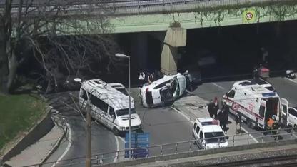 Bakırköy’de Feci Kaza: Takla Atan Otomobil Alt Geçide Çarptı, 1 Kişi Yaralandı!