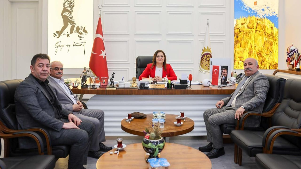 Başkan Köksal Dumlupınar Heyeti İle Görüştü