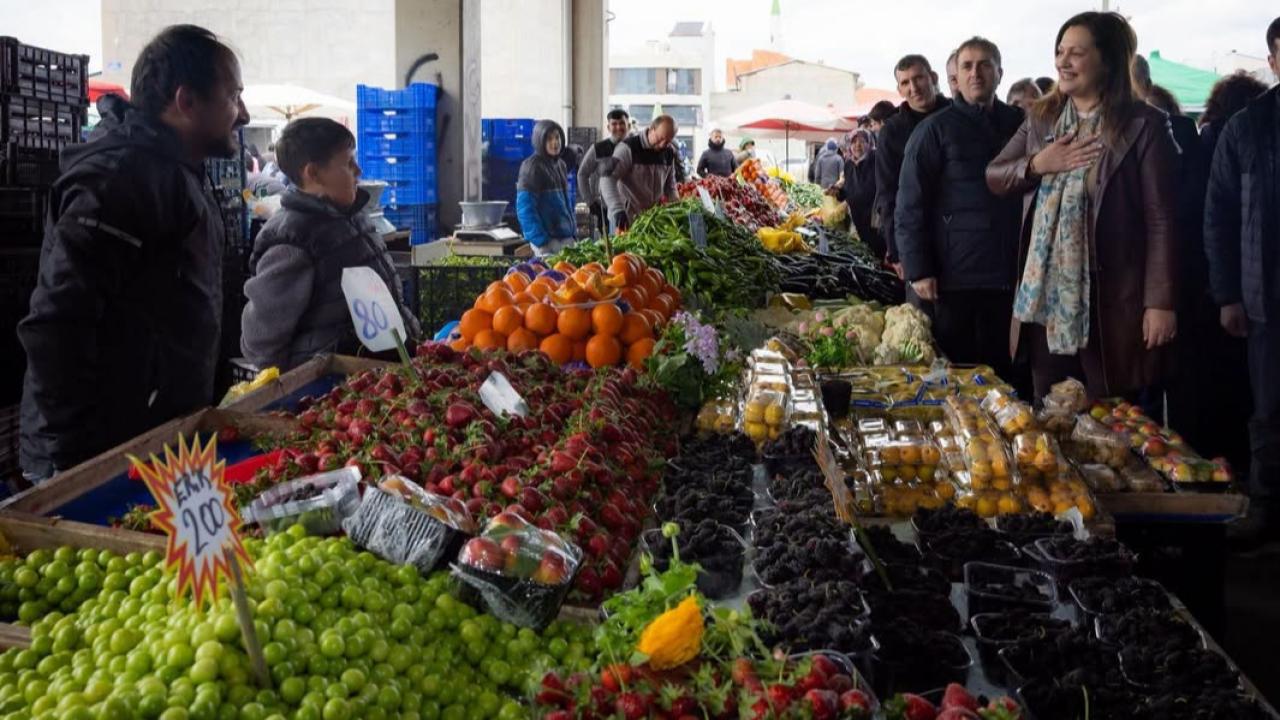 Başkan Köksal, Uydukent Pazarı'nda Esnaf ve Vatandaşla Buluştu