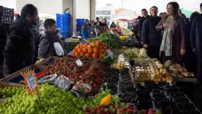 Başkan Köksal, Uydukent Pazarı'nda Esnaf ve Vatandaşla Buluştu