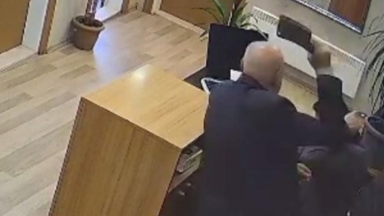 Belediye Personeline Satırla Saldırdı!