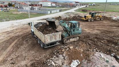 Bolvadin’de Yıllardır Bekleyen Molozlar Kaldırılıyor