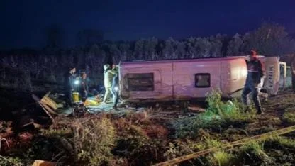Bursa'da yolcu minibüsü devrildi: 1 ölü 12 yaralı