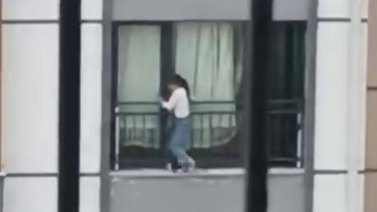 Cam’da Korku Dolu Anlar! Yürekler Ağza Geldi!