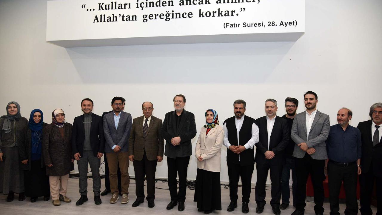 Devlet Sanatçısı Özhan, “Gerçek Ne ve Nerede?” Konulu Söyleşi Gerçekleştirdi