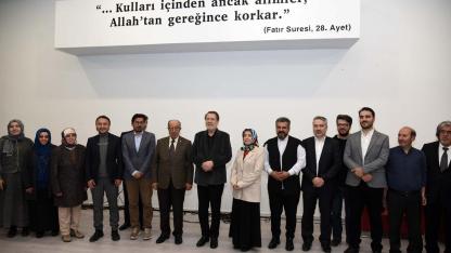 Devlet Sanatçısı Özhan, “Gerçek Ne ve Nerede?” Konulu Söyleşi Gerçekleştirdi