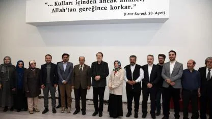 Devlet Sanatçısı Özhan, “Gerçek Ne ve Nerede?” Konulu Söyleşi Gerçekleştirdi