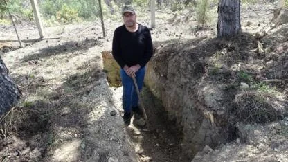 Dokuz kez ölümden döndü, mezarını kazmaya başladı