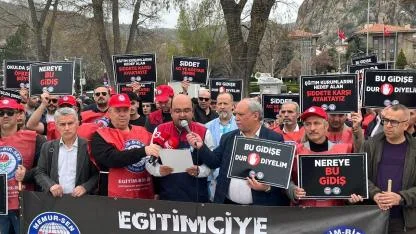 Eğitim Bir-Sen’den Zafer Meydanı’nda Sert Tepki: "Öğretmenler Velisinden Korkar Hale Geldi"