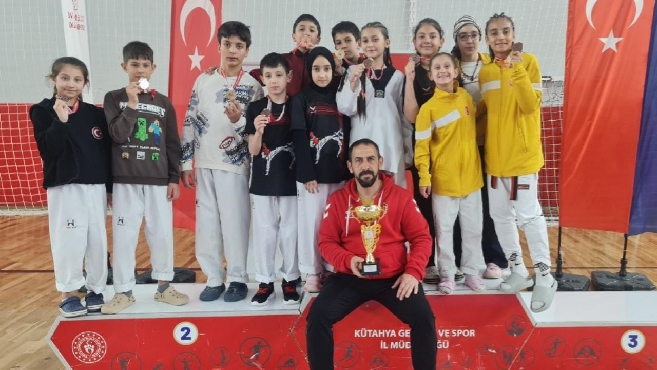 Erkmen Belediyespor 10 Madalya İle Afyon’a Şampiyon Geldi