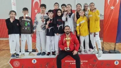 Erkmen Belediyespor 10 Madalya İle Afyon’a Şampiyon Geldi