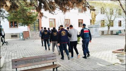 Film Gibi Hırsızlık! Çobanları Hamama, Hayvanları Afyon'a Götürdüler