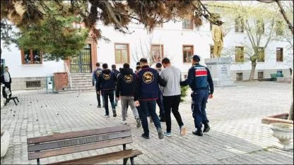 Film Gibi Hırsızlık! Çobanları Hamama, Hayvanları Afyon'a Götürdüler