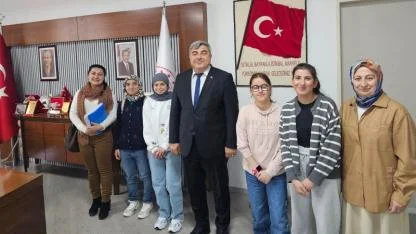 Helsinki'de Staj Yapan Özel Öğrencilerden Müdür Sünnetci'ye Ziyaret