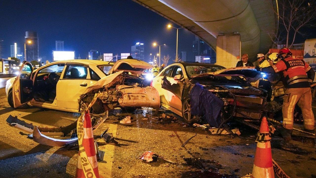 İSTANBUL - Ataşehir'de Aracından İnen Sürücü Otomobilin Çarpması Sonucu Yaşamını Yitirdi!