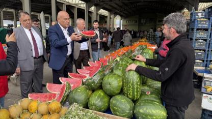 İYİ Parti Grup Başkanvekili Çömez Afyonkarahisar'da Pazar Yerini Ziyaret Etti