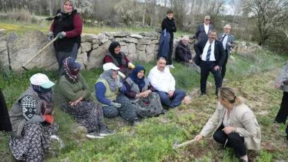 İYİ Parti Heyeti İhsaniye’de Vatandaşın Nabzını Tuttu