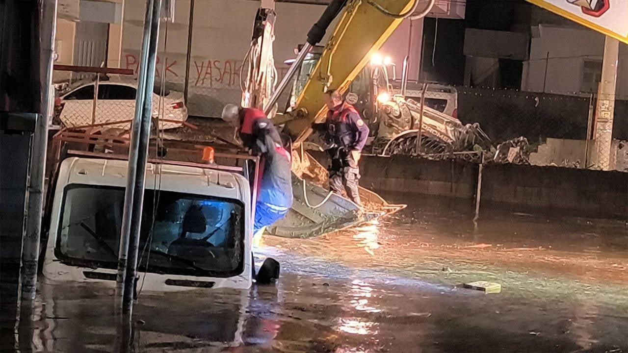 Kadirli’de Sel Felaketi: 2 Kişi Hayatını Kaybetti, Yüzlerce Yapı Hasar Gördü!