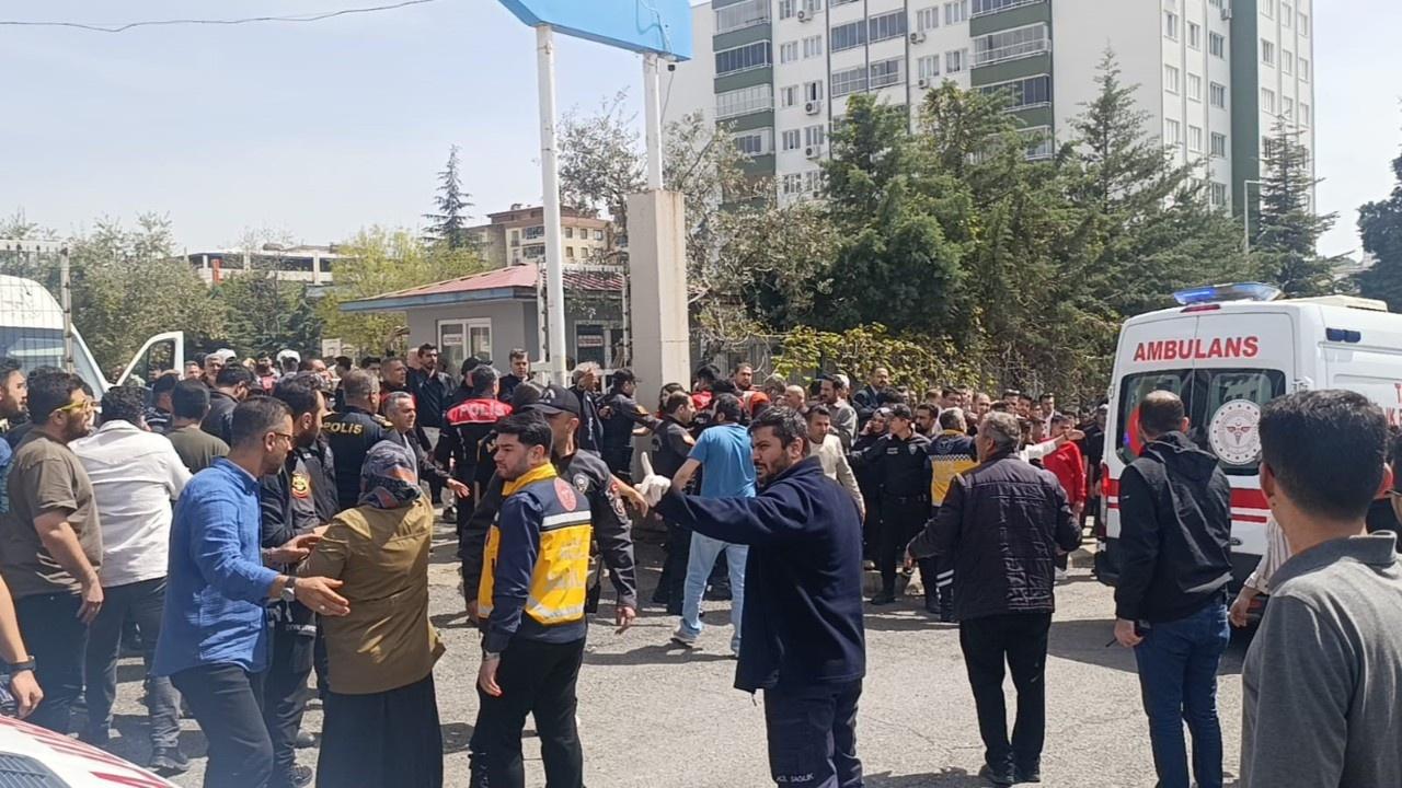 Kahramanmaraş’ta Ortaokulda Silahlı Saldırı: Ölü ve Yaralılar Var!