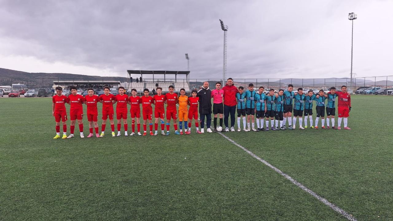 Kocaöz ve Safa Sahada Rakip, Dışarıda Dost