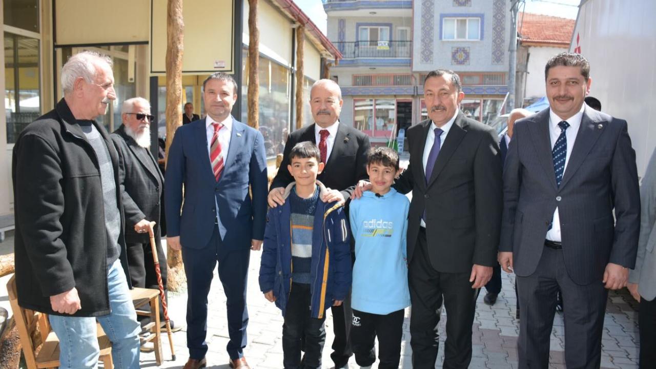 MHP Heyetinden Bolvadin’de Çıkartma: Esnaf ve Vatandaşla Buluştular
