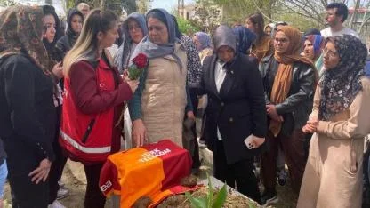 Minik Adnan’ın Mezarı Başında Sarı-Kırmızı Gözyaşı: Annesinden Yürek Yakan Veda!