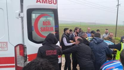 Otomobil İle Kamyonet Çarpıştı: 2 Ölü, 3 Ağır Yaralı!