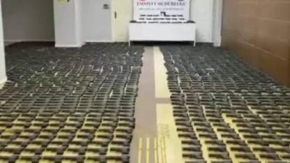 Pendik’te Yer Altında Silah Deposu Ortaya Çıktı: Binlerce Silah Ele Geçirildi