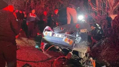 Antalya Korkuteli’nde Gece Yarısı Faci̇a: Otomobil Ağaca Çarptı, 3 Kişi Hayatını Kaybetti!