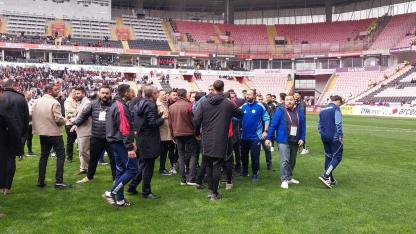 Eskişehirspor - Kütahyaspor Maçı Öncesi Gerginlik: Tribünler Karıştı