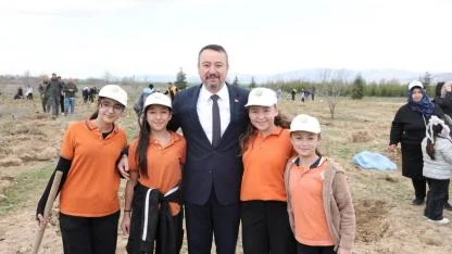 Sandıklı Kent Ormanı’nda Fidanlar Toprakla Buluştu: Başkan Öztaş’tan Doğa Bilinci Vurgusu