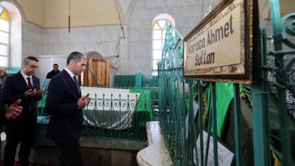 Vali Aktaş’tan Karacaahmet Türbesi’ne Ziyaret