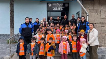 Polislerden Geleceğin Bireylerine Güvenlik Eğitimi
