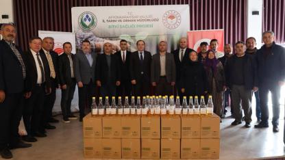 Çay İlçesi’nde Kiraz Üreticilerine Sirke Sineği Tuzağı Desteği