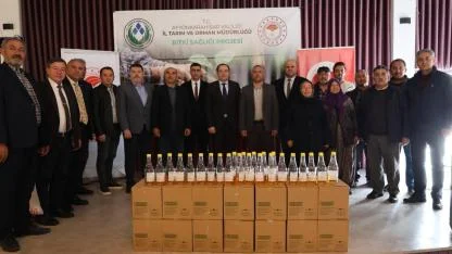 Çay İlçesi’nde Kiraz Üreticilerine Sirke Sineği Tuzağı Desteği