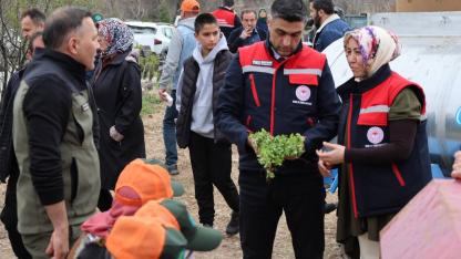 Dinar’da %100 Hibeli Kekik Yetiştiriciliği Projesi İçin Tarla Günü Düzenlendi