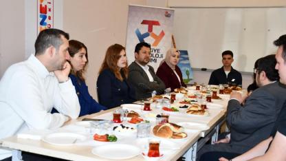 Afyon’da Deneyap Atölyesi’nde İnceleme ve Gençlerle Kahvaltı Buluşması