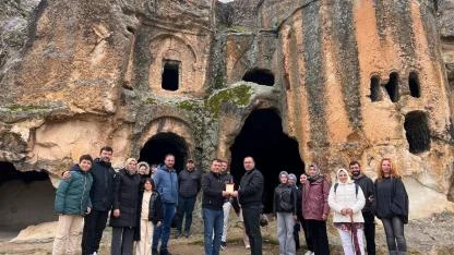 Afyonkarahisar’da Öğretmenlere Kültür Turu: Tarih ve Miras Yerinde Anlatıldı