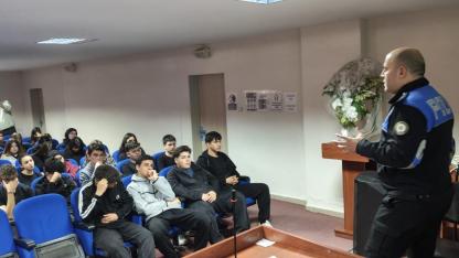 Afyonkarahisar Emniyeti’nden Öğrencilere Bilinçlendirme Eğitimi