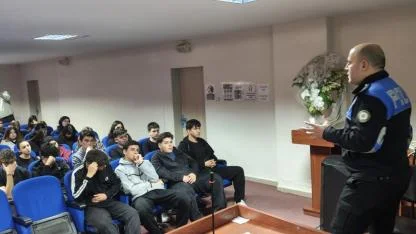Afyonkarahisar Emniyeti’nden Öğrencilere Bilinçlendirme Eğitimi