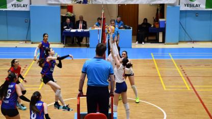 Afyonkarahisar’da Küçük Kızlar Voleybol Kulüp Müsabakaları Başladı