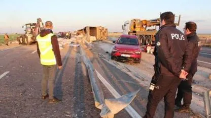 Aksaray’da Zincirleme Kaza Faciası: Yardım İçin Duran Aileye Çarpan Araçta 1 Ölü, 5 Yaralı!