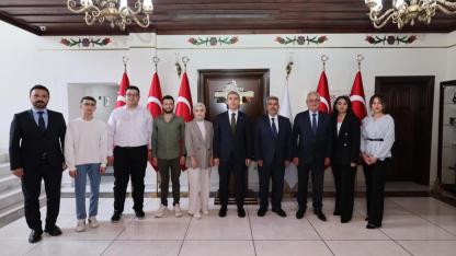 Vali Aktaş, Gazetecilere Basın Kartlarını Takdim Etti